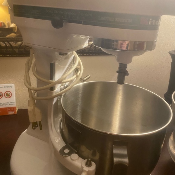 💚VINTAGE KITCHENAID LIMITED EDITION KSM5 MIXER W/2 BOWLS & ALL ATTACHMENTS - Picture 4 of 12